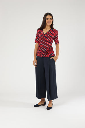 Top Frida Palm Leaf Poppy Red