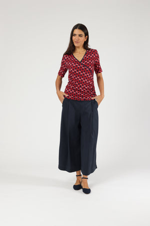 Top Frida Palm Leaf Poppy Red