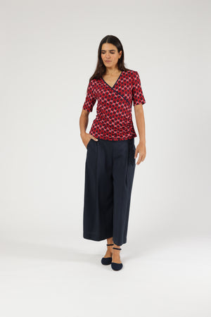 Top Frida Palm Leaf Poppy Red