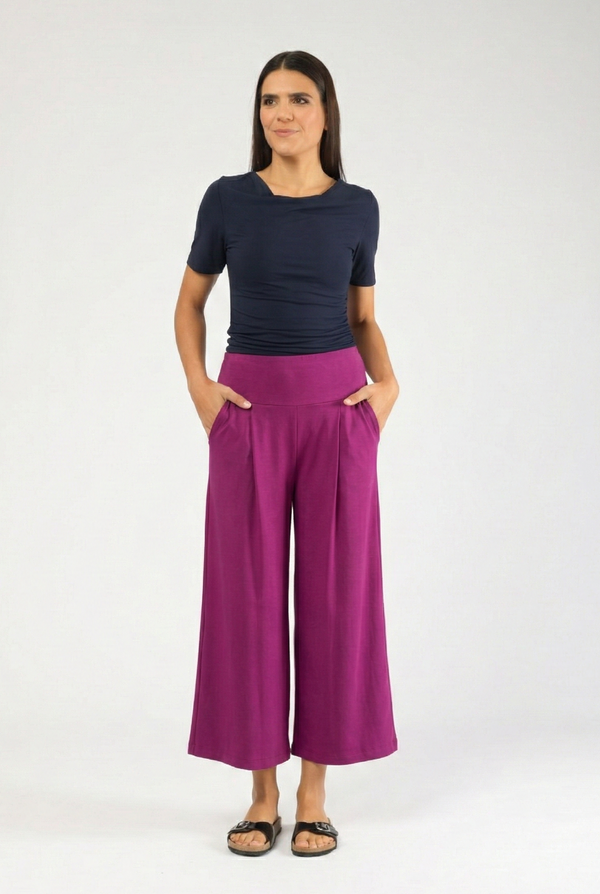 Weite Stoffhose in Magenta, knöchellang geschnitten, bequeme High-Waist-Passform für Damen
