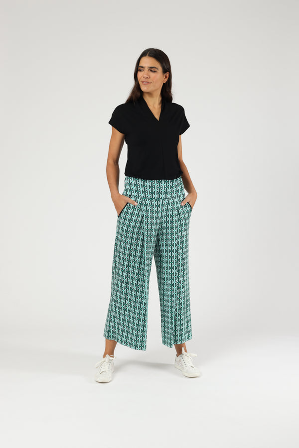 Weite Hose mit geometrischem Kettenmuster in Türkis, High-Waist-Passform und seitlichen Taschen.