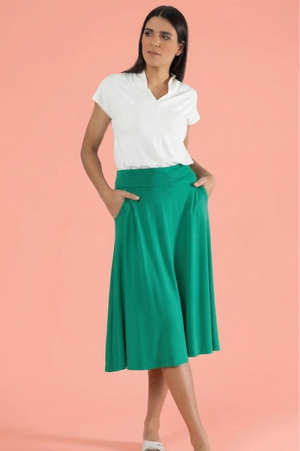 Rock Lou in Cool Jade: Wadenlanger, grüner A-Linien-Rock für Damen – elegantes Design für Business und Freizeit