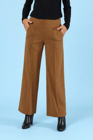 Hose Arina Hazel – Hose am Model, Nahaufnahme