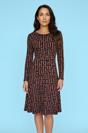 Kleid Benja Hazel Maze – Kleid am Model, Nahaufnahme der Vorderansicht