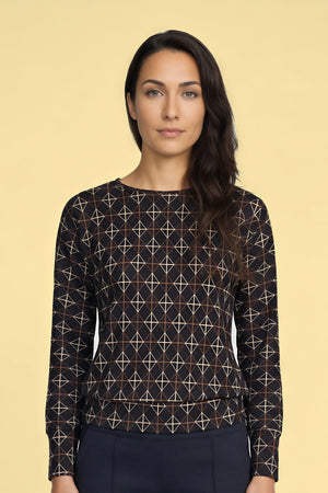 Pullover Lia Black Nexus – Pullover am Model, Nahaufnahme der Vorderansicht